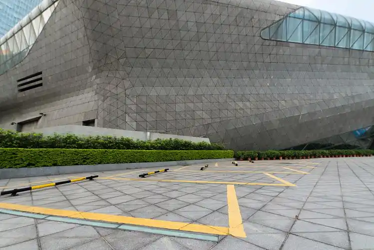 现代都市户外停车场图片下载