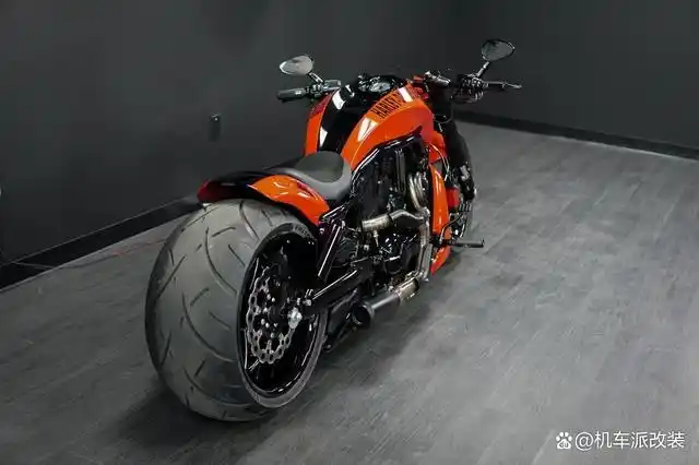肌肉金刚狼 哈雷v rod改装欣赏