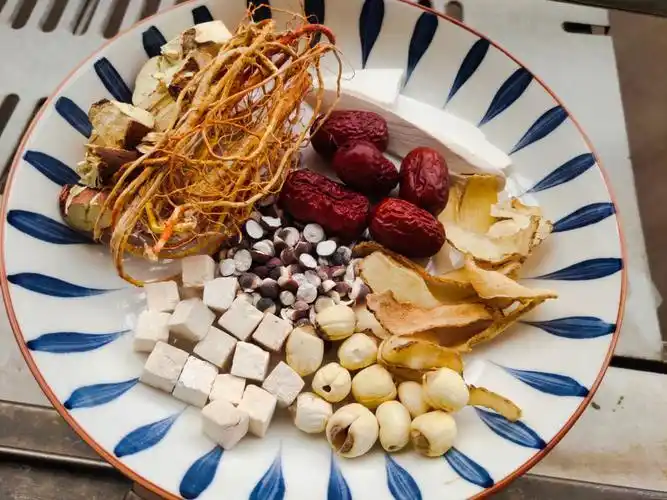 祛湿健脾五指毛桃煲鸡汤