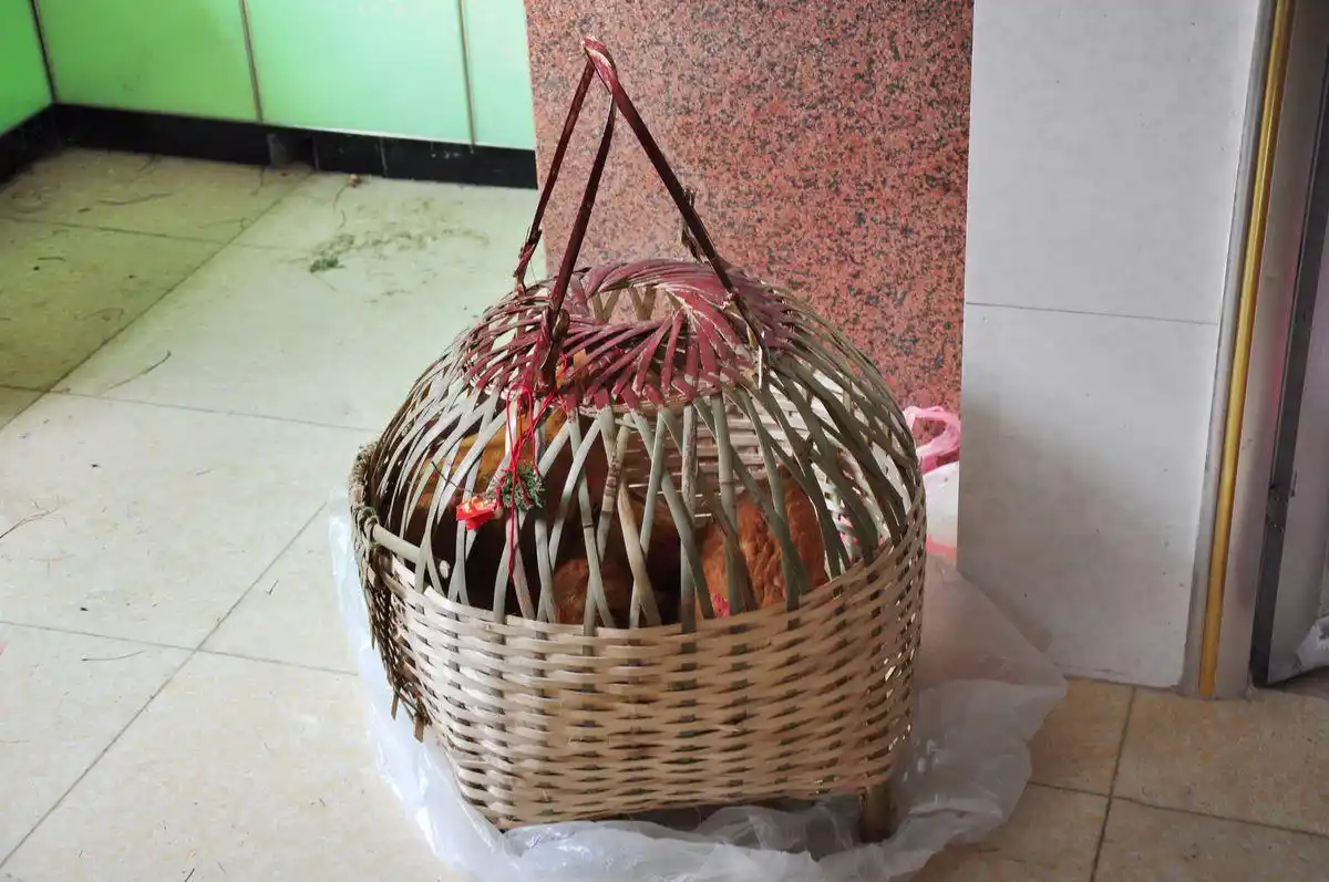 这项手工技艺在城市基本见不到,农村的老师傅靠着它吃饭