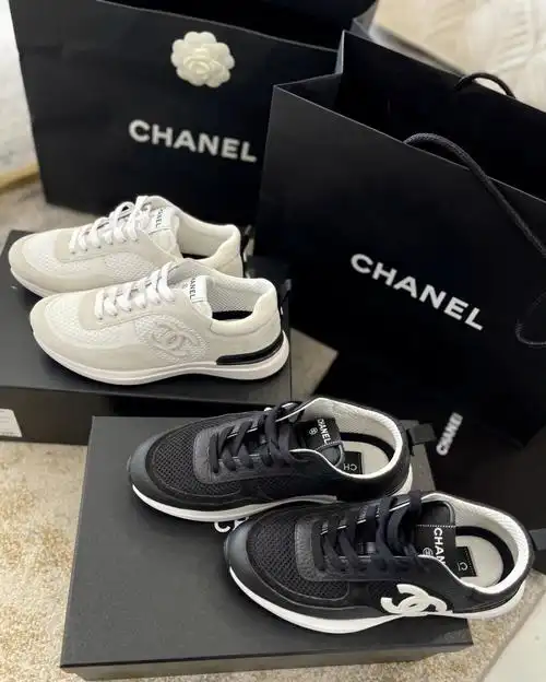 chanel早春新款22p黑白运动鞋