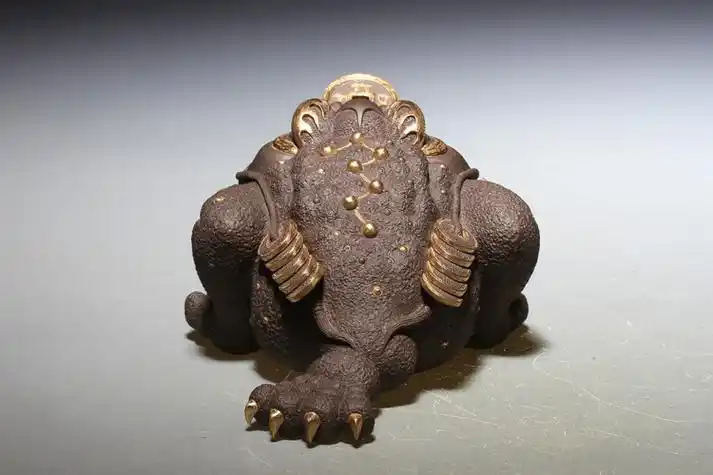 1,三条腿的金蟾