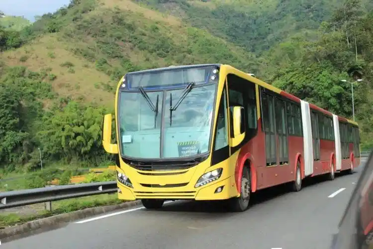 27米长的双铰接前置公交斯堪尼亚为哥伦比亚波哥大提供562辆brt客车