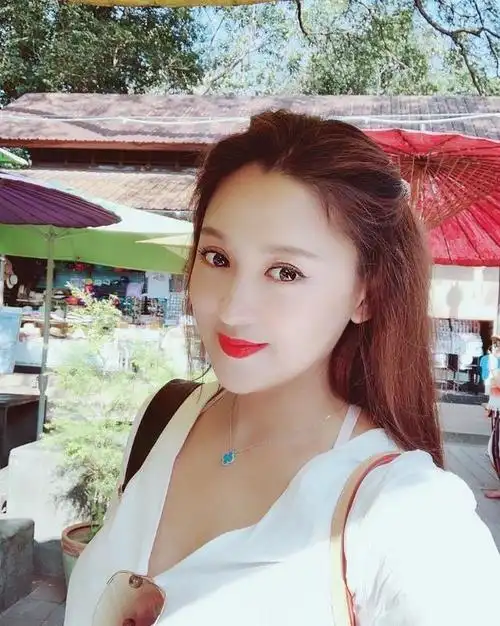 离婚是解脱!梁超前妻连发动态,何雯娜要面对的,不仅是婆媳关系