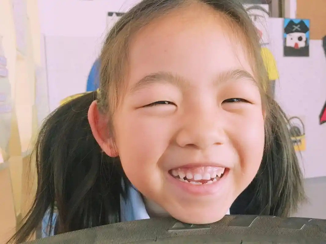 世界微笑日东洲二幼的孩子们笑脸如花如阳光