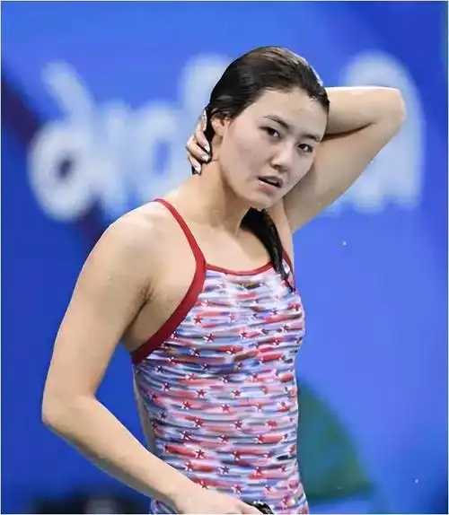 刘湘泳坛绽放光芒父母职业运动员出身颜值堪称娱乐圈新标杆