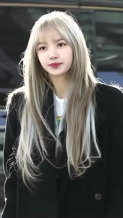 白发的lisa,简直就是人间芭比,鉴定完毕!