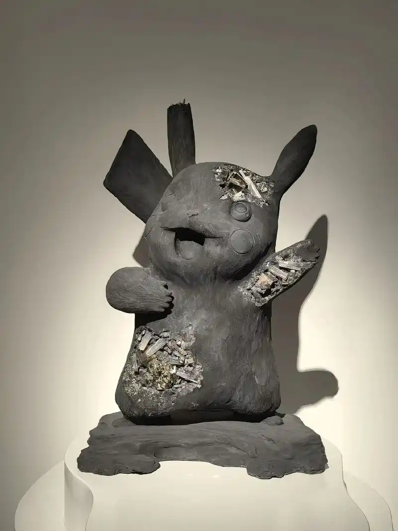 五一节来上海看皮卡丘吧!"石英高原的遗迹"是美国艺术家丹尼尔 - 抖音