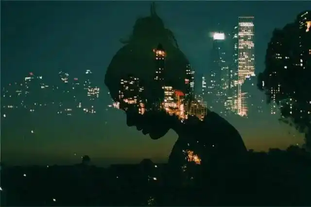 嘴上恨之入骨,心里却一往情深.