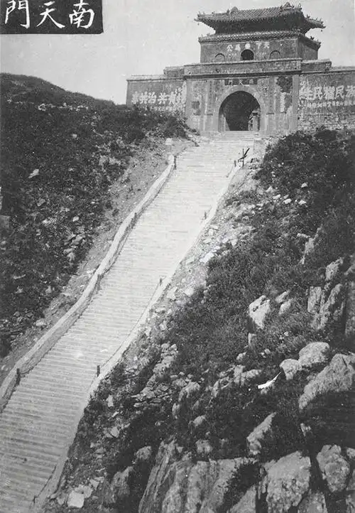 老照片:6张罕见高清照,真实呈现100多年前的泰山