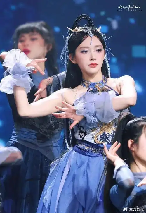程潇琉璃龙女妆造型惊艳 台上跳舞婀娜多姿|程潇|龙女|琉璃_新浪新闻