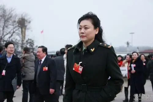 政协委员,舞蹈家刘敏少将.