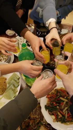 为我们的相聚,干杯,感谢会长的组织!