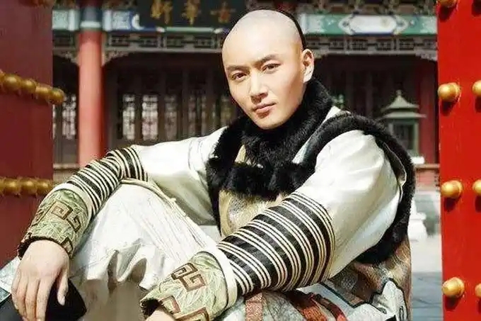 电视剧《甄嬛传》中的果郡王允礼(李东学饰)