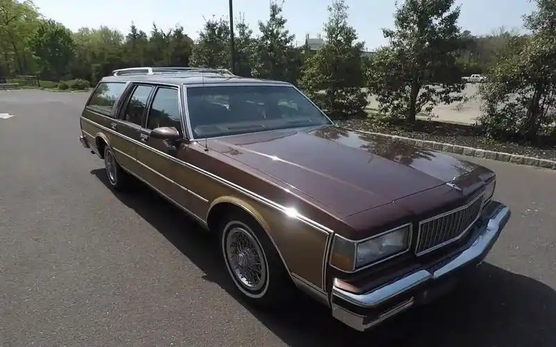 80年代末期美式全尺寸旅行车- 1988 雪佛兰(chevrolet) caprice