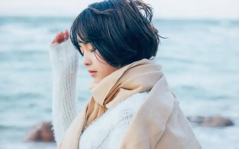 短发清纯美女户外唯美写真,大陆美女-美女壁纸