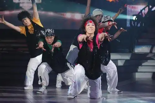 图文:舞动奇迹第二季开战 70岁奶奶舞动奇迹