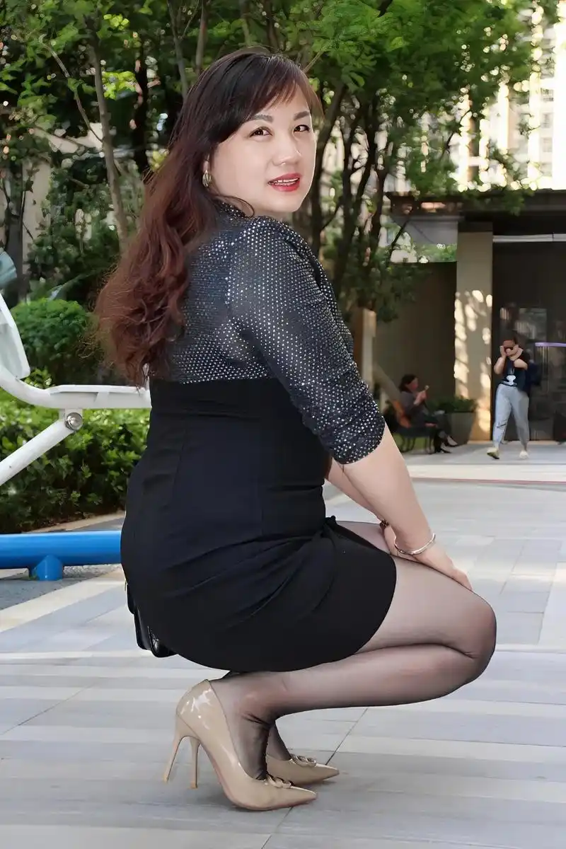 女人味穿搭 #街拍 #高跟鞋 - 抖音