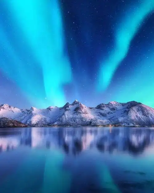 说它们是世界上观赏极光最好的地方,没人反对吧?