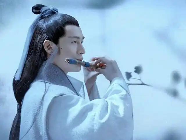 古装剧中男星吹笛子:个个帅翻了,我表示被他迷住了,你呢?