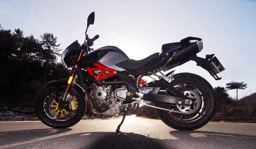 再举个例子,国产600组别,黄龙,春风650,隆鑫650,各有所长,如果单纯地