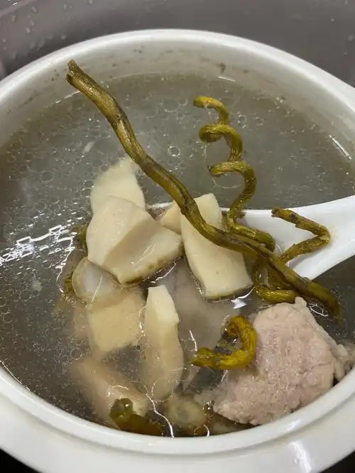 石斛花旗参响螺片排骨汤