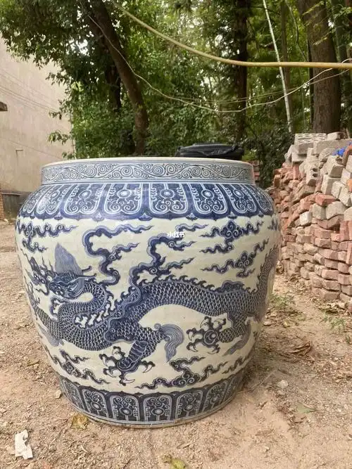 青花云龙纹大缸