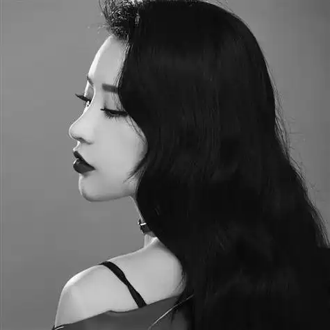 韩国女生头像高冷侧脸黑白