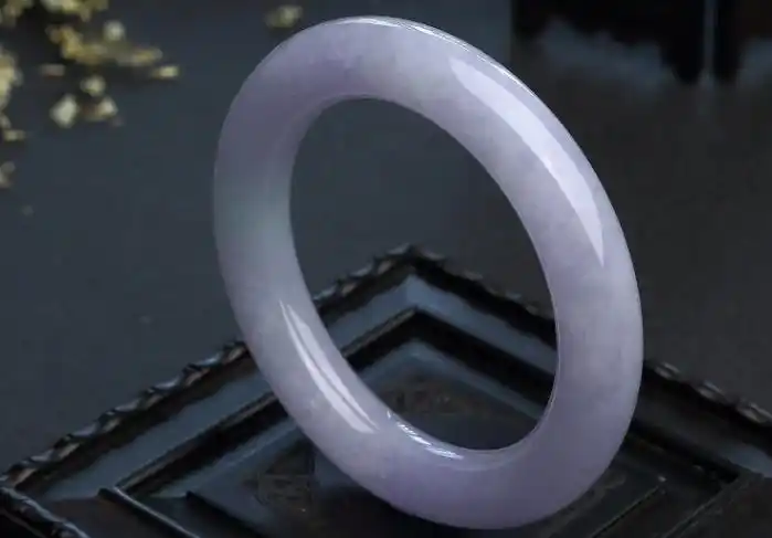 揭秘八三玉到底是不是翡翠它值钱吗