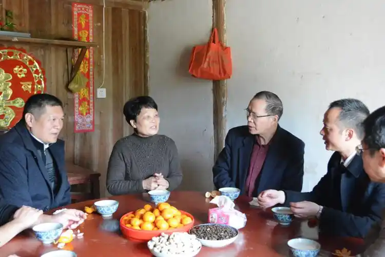 省委文明办领导到将乐慰问困难道德模范张水英