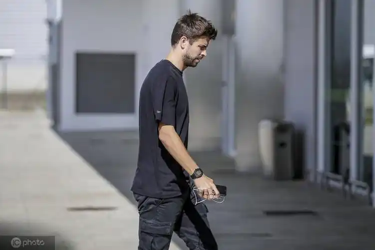 皮克公布自己的电话号码,然后五分钟内就被打爆了 — 巴塞罗那|皮克