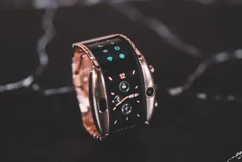 新生物种"腕机":努比亚 阿尔法 柔性屏智能穿戴手表体验