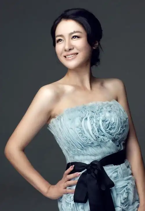 沈傲君和孙红雷拍完吻戏后,她对导演说:感觉不太行,再来一遍吧|演员