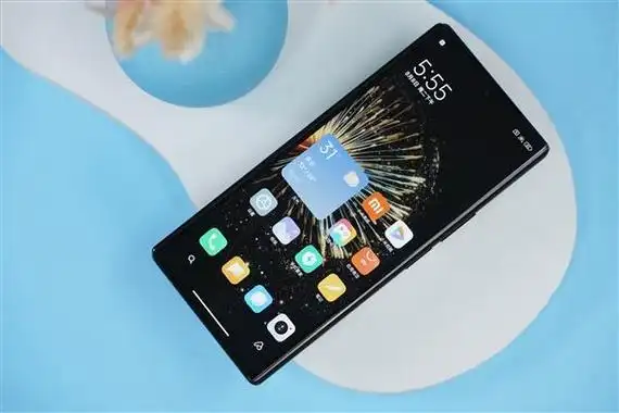 快科技8月15日消息,小米昨晚正式发布了新一代折叠屏旗舰手机——小米