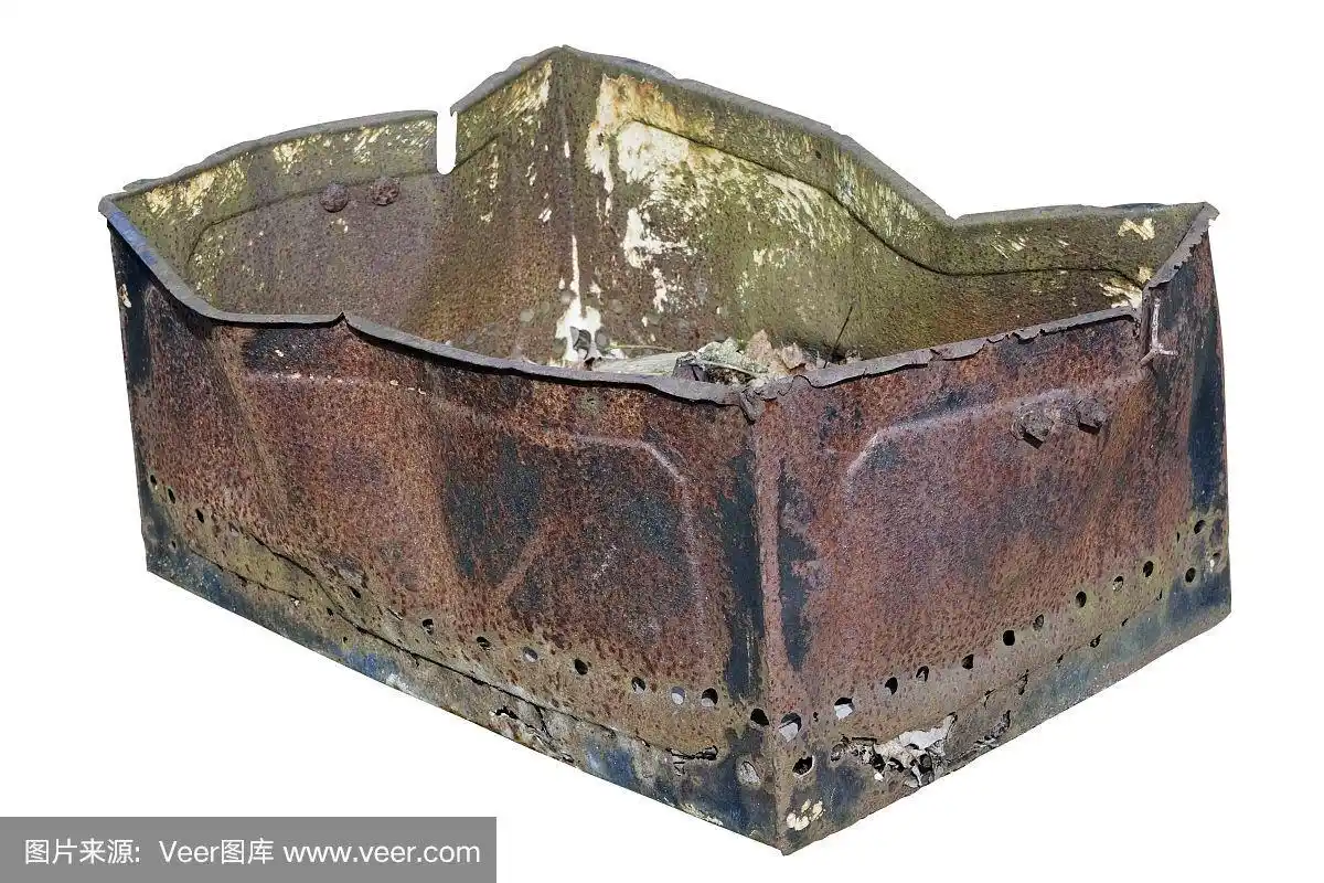 一个生锈的破旧的金属盒子当它是烧烤用的火盆时.孤立的补丁