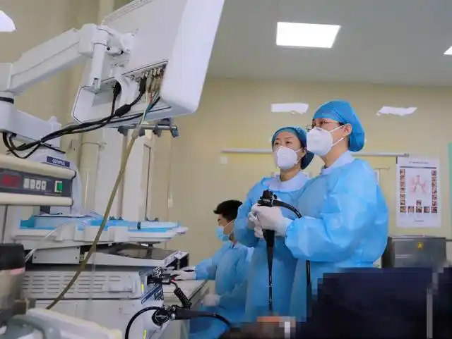 事情是这样的:刚麻完两个胃肠镜,产科人流室就疯狂打电话催促.