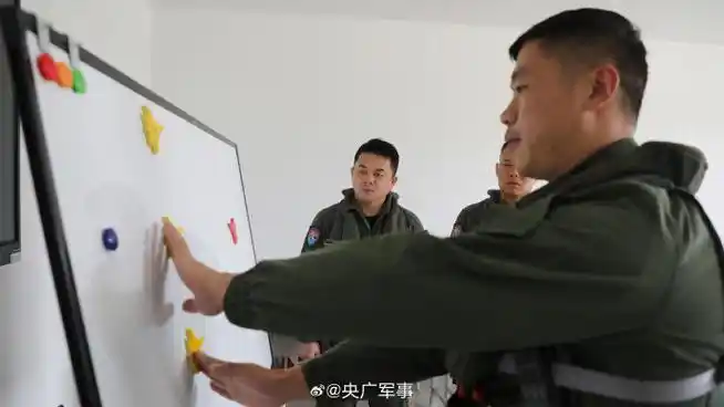 军事视界##空军战鹰飞行训练高清大图