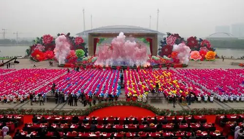 4月10日第28届洛阳牡丹花会开幕式现场006