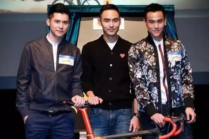 彭于晏和阮经天才是真爱这是一对拥有对方果照的好基友