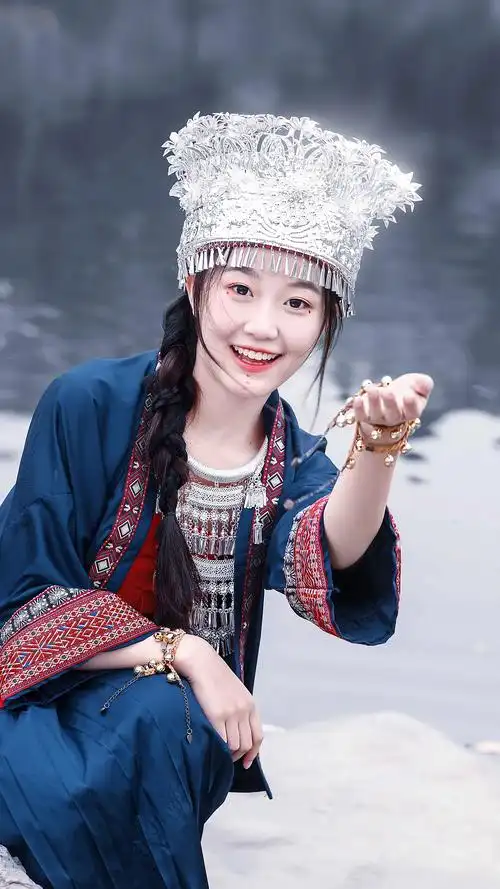 这样的苗族少女 得醉倒多少小伙子