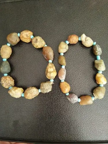 金马蹬工艺品店纯银首饰,手工雕刻石头项链 地址内蒙古额济纳旗移民村