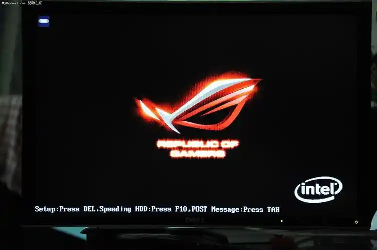 开机即可看到漂亮的rog logo.