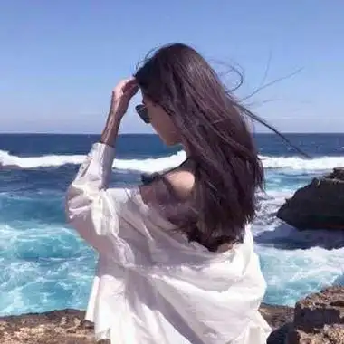 侧面的长发披肩的唯美的