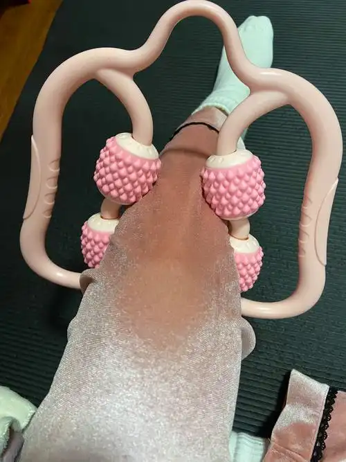 正品miniso名创优品瑜伽腿部肌肉放松四轮按摩器手动按摩滚轮舒缓