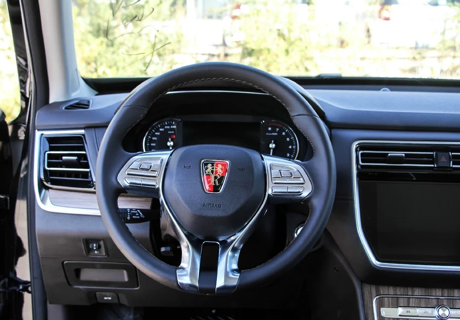 荣威的新款车型rx8,时尚而又大气,小编带你一睹为快