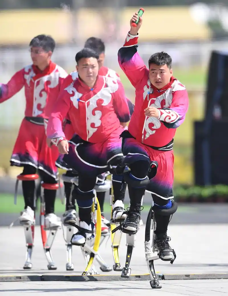 第十一届全国少数民族传统体育运动会马上项目开赛仪式在呼和浩特举行