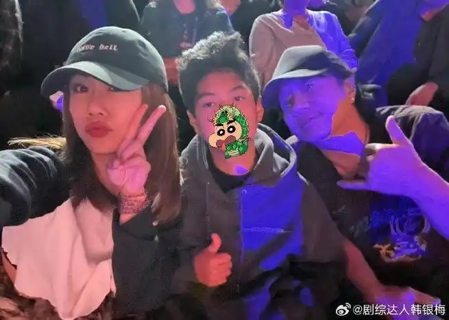 郑钧刘芸儿子jagger13岁近照曝光,营业神态酷似父亲|郑钧|刘芸|营业