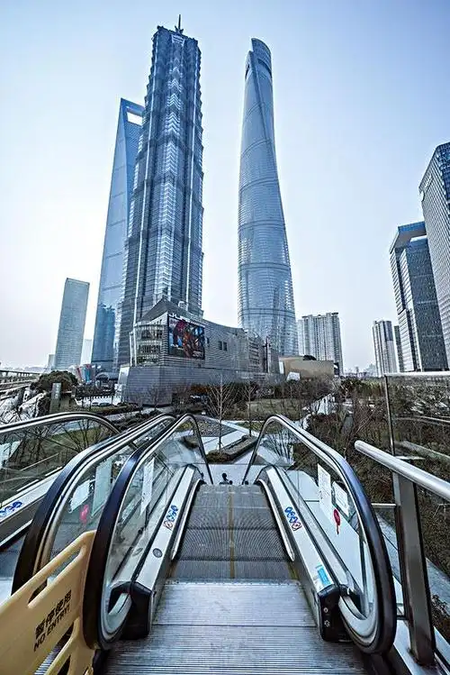 在北上广深工作生活真心不容易,我家女儿大学毕业后,在上海工作,工作