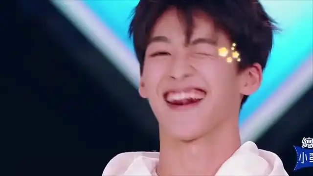 r1se《谁都别吝啬》首秀,何洛洛在线wink杀,超苏!