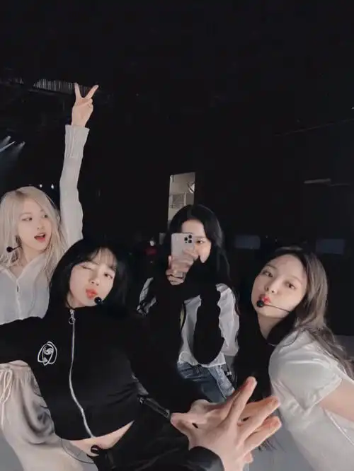 blackpink四人合照